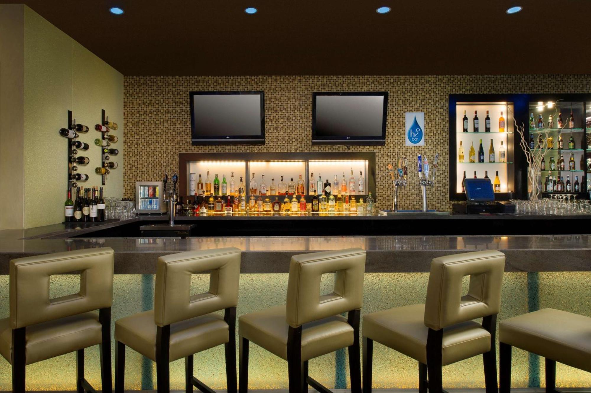 查塔努加市中心希尔顿逸林酒店 外观 照片